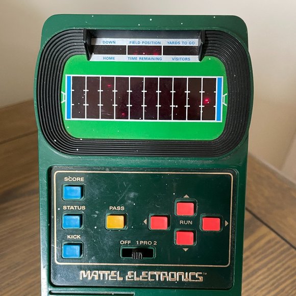 1978 FOOTBALL 2 - Hand Held Video Game - Mattel Inc. - Picture 3 of 13